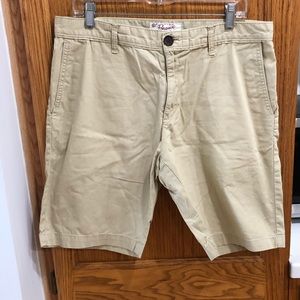 Penguin size Medium tan shorts